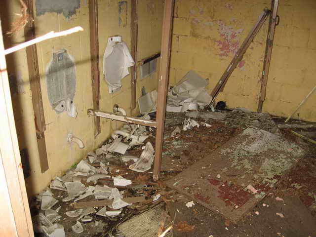 Lake Drive-In - 2006 Photo (newer photo)